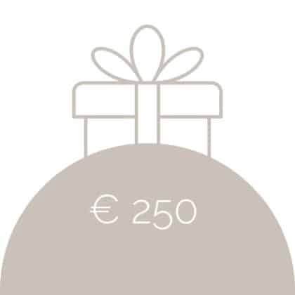 Regala benessere con la Gift Card SPA da 250€ di Terme della Valpolicella. Voucher regalo valido per trattamenti, Day SPA e cosmetici.