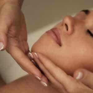 Instant Glow – trattamento viso express illuminante a Valēa SPA