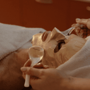 Oro di Bacco – rituale prezioso con Amarone, oro e massaggio a Valēa SPA